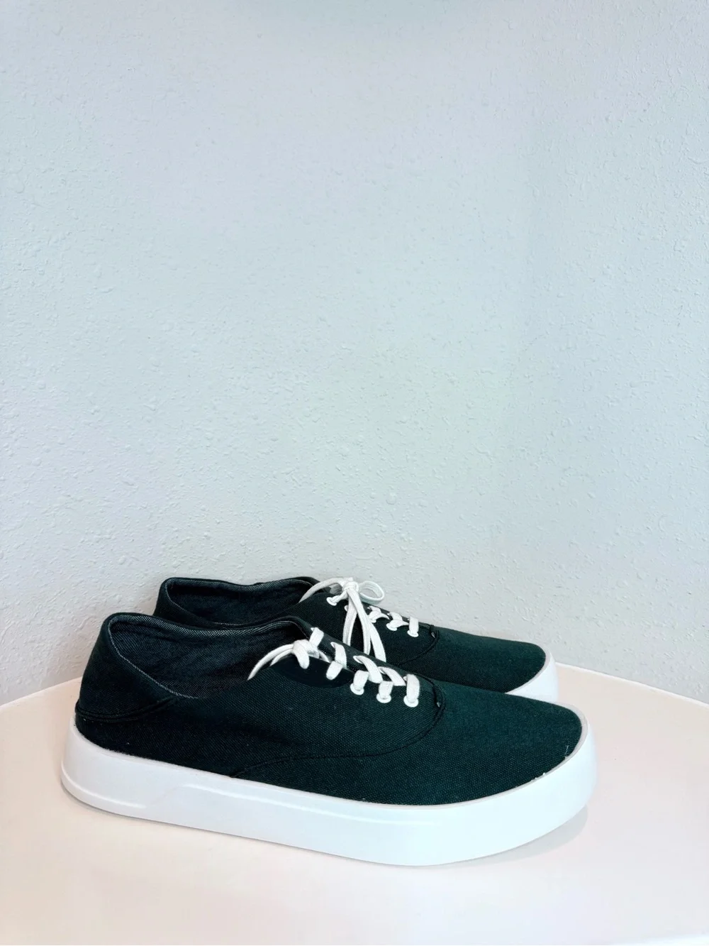 OluKai Tradewind Men’s Black Lava Rock Canvas Size 10 NWT